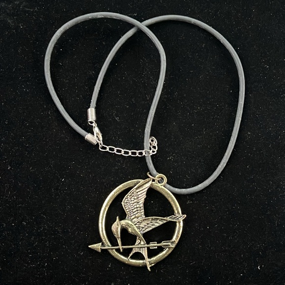 Hunger Game-like Gold Color Necklace - Picture 6 of 16